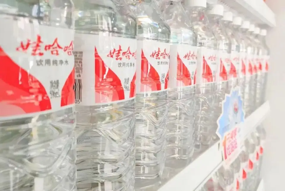 宗馥莉辞职后，娃哈哈转型面临多重挑战与困境
