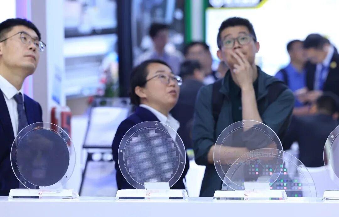 荷兰冻结安世半导体资产，外籍高管要求闻泰转让控股权