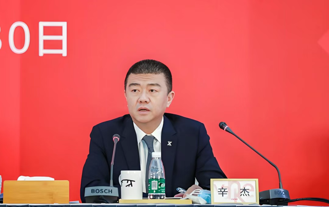 万科高层变动：辛杰辞任董事长，黄力平接任