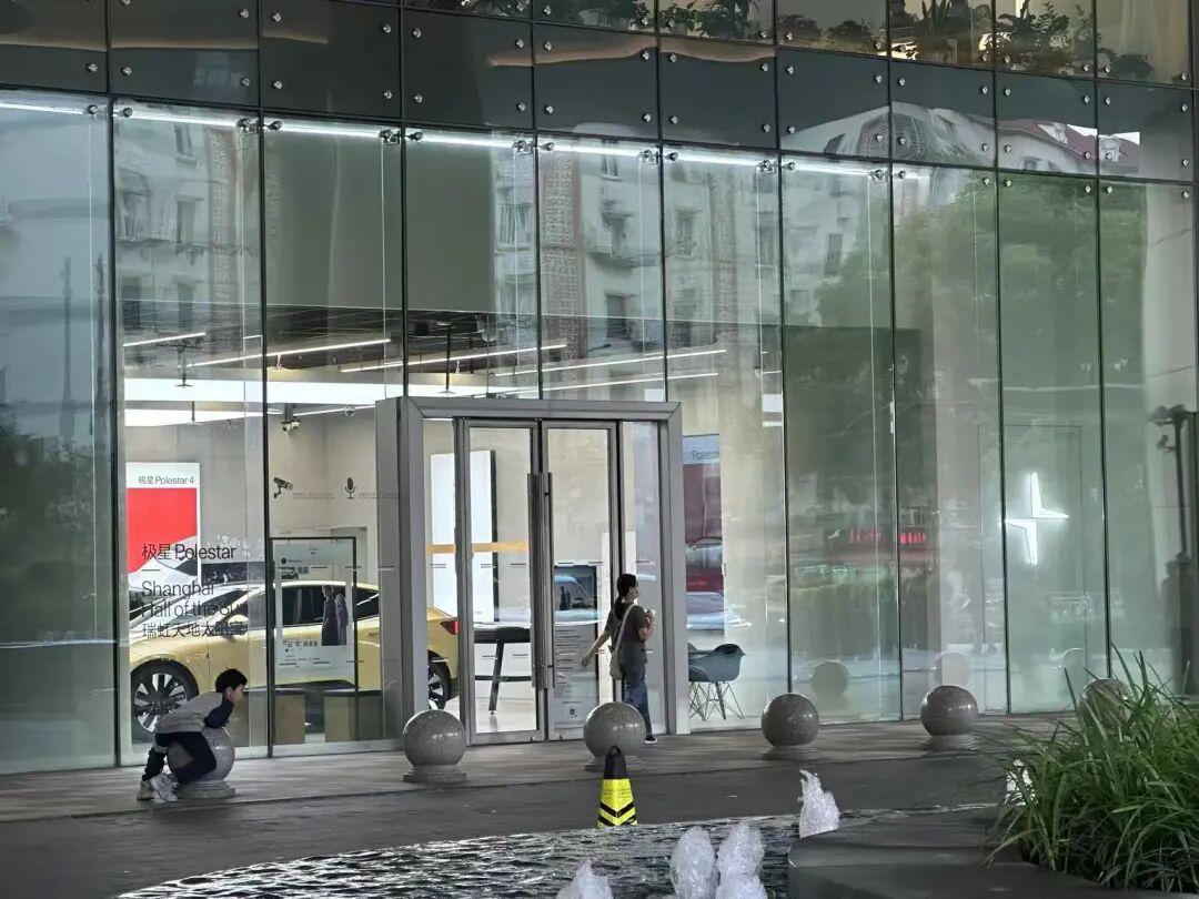 极星中国全线撤退：最后门店关闭，销量低迷与管理层动荡