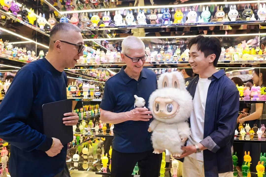 库克王宁同框：潮玩供应链为何难复制苹果神话？