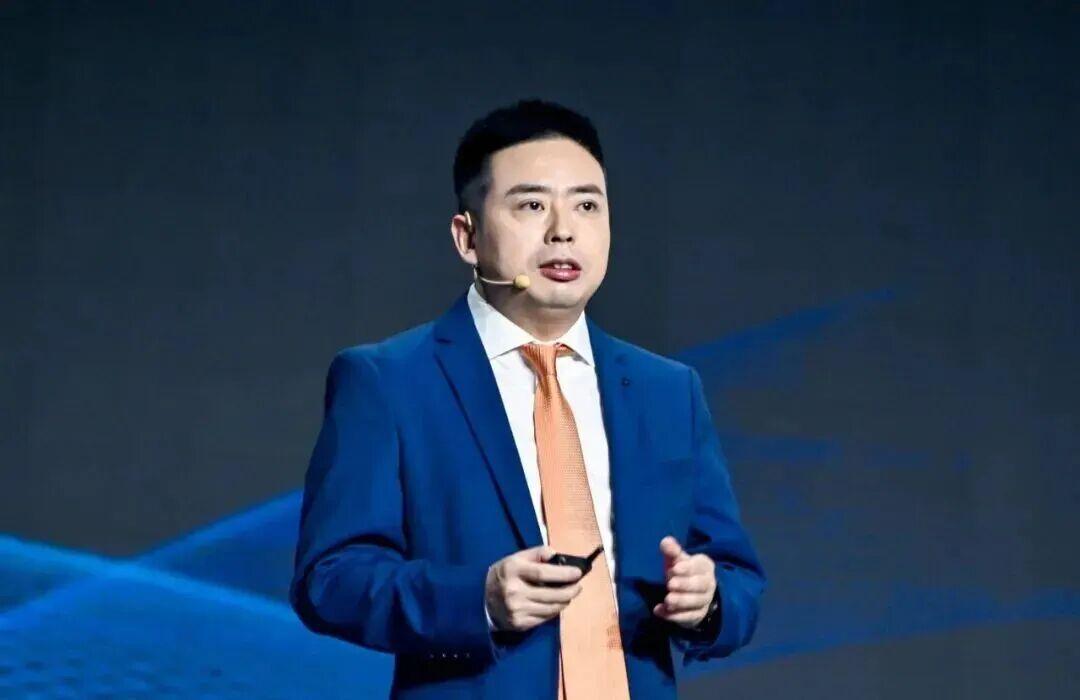 中专肄业到总理座上宾：叶国富如何实现逆袭传奇？