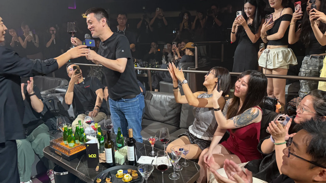 蔚来遭GIC起诉虚增收入，李斌成被告，港股暴跌13%