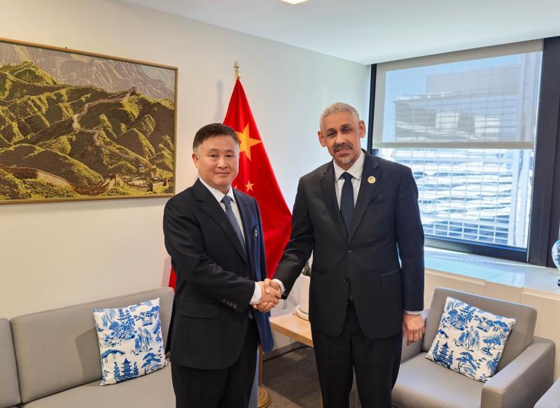 中国人民银行行长潘功胜会见世界银行行长彭安杰和非洲开发银行行长西迪·乌尔德·塔赫