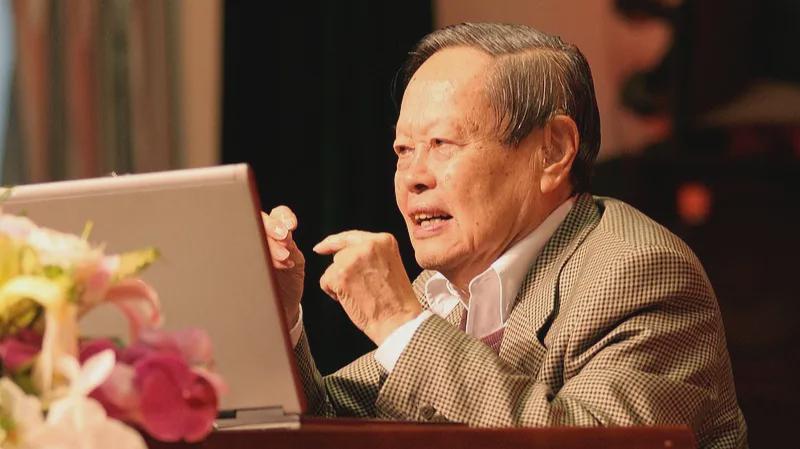 杨振宁留给世界的四大战略智慧：基础研究、协同创新、人才突破与长程规划