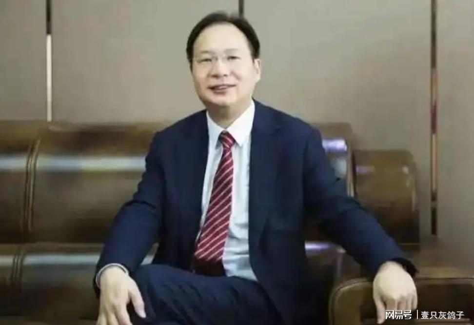 许家印‘御用包工头’黄裕辉：从辉煌到负债累累，家底尽归国资