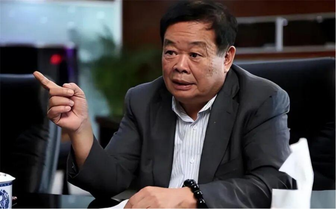 79岁曹德旺退休交班：福耀传承为何从容不迫？