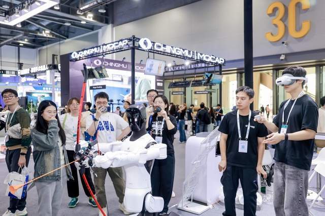 智元机器人IROS 2025大放异彩：全系产品实战演示与国际挑战赛引关注