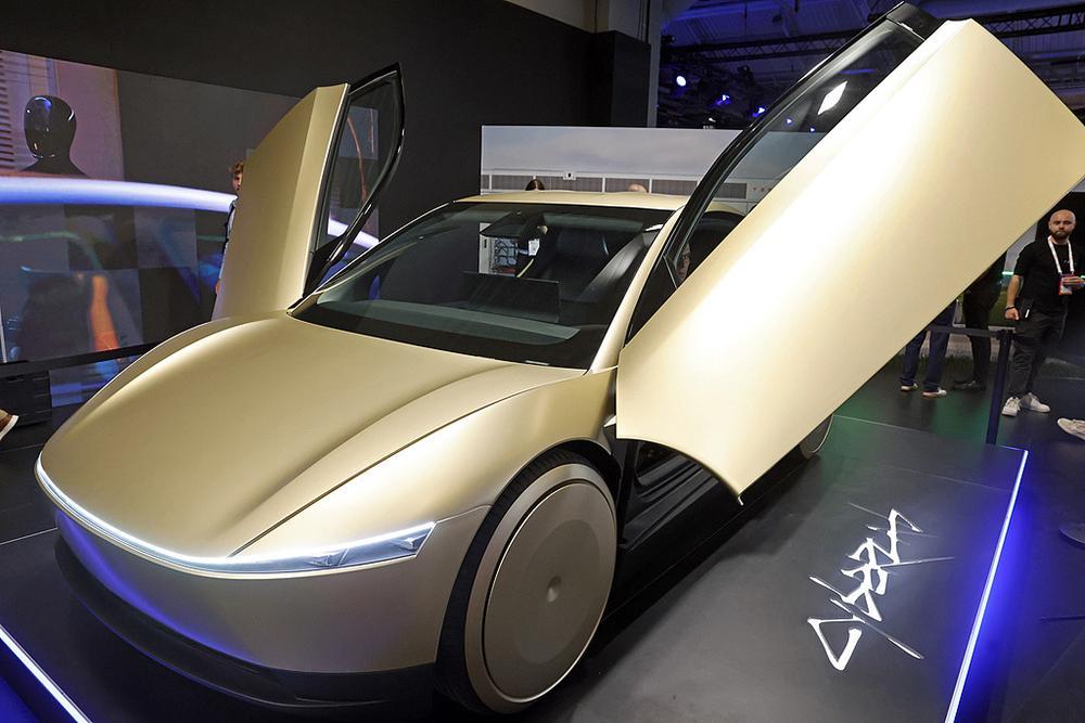 马斯克预告：特斯拉第三代人形机器人2026Q1登场，Cybercab明年投产