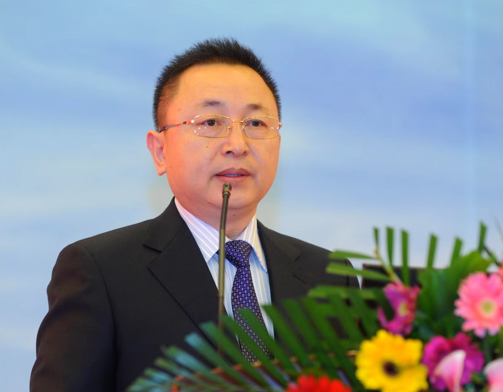 钢铁行业绿色转型加速：电炉炼钢与氢冶金成关键技术