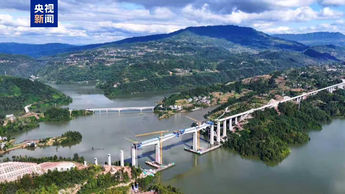 新渝万高铁㽏井河双线特大桥成功合龙，通车进程再提速