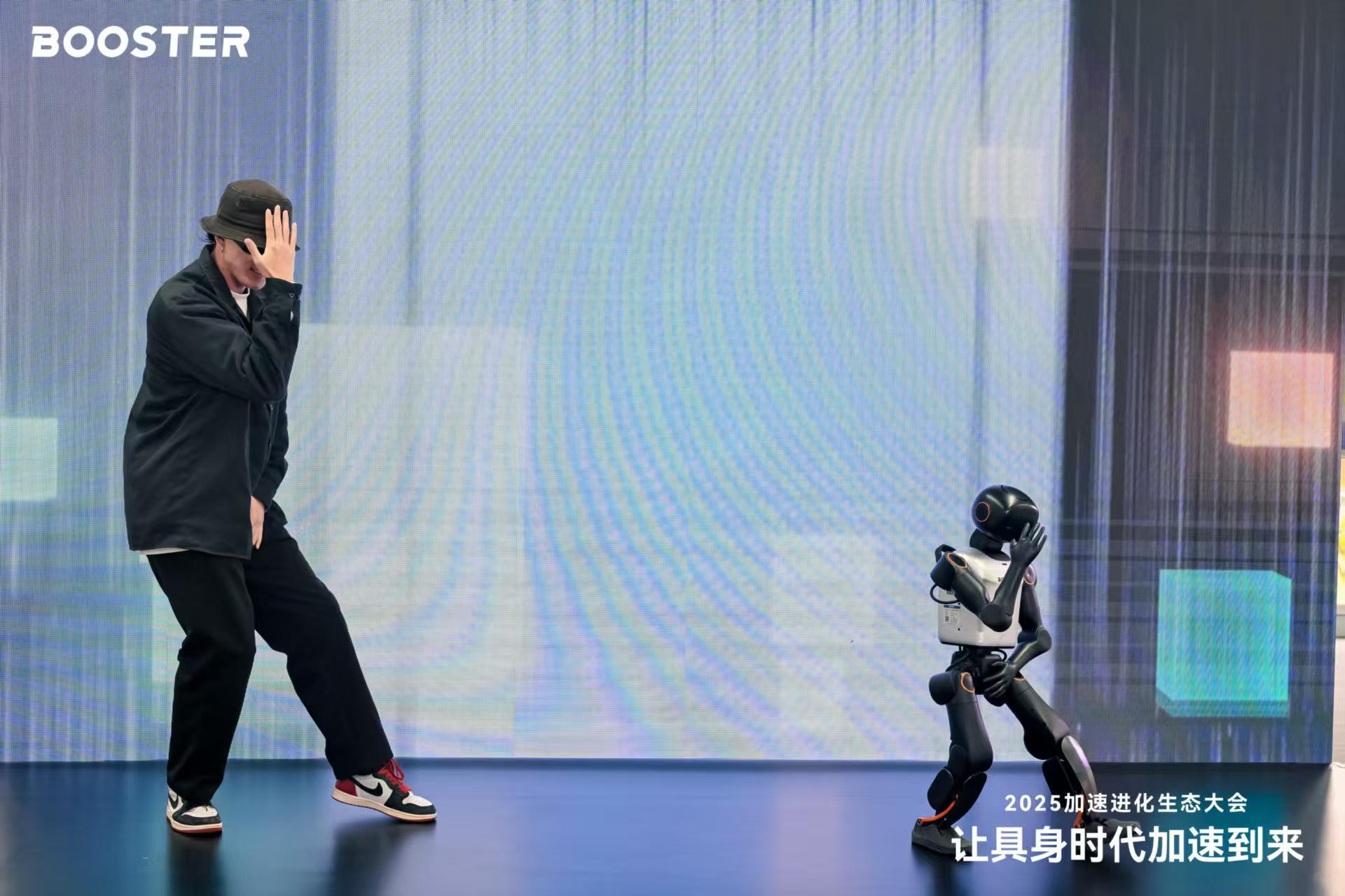 加速进化发布Booster K1小尺寸机器人，进军教育市场，创始人谈行业现状