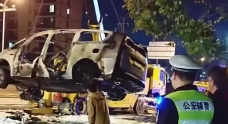 理想MEGA行驶中爆燃事件全解析：品牌转型遇阻，安全信任受挑战