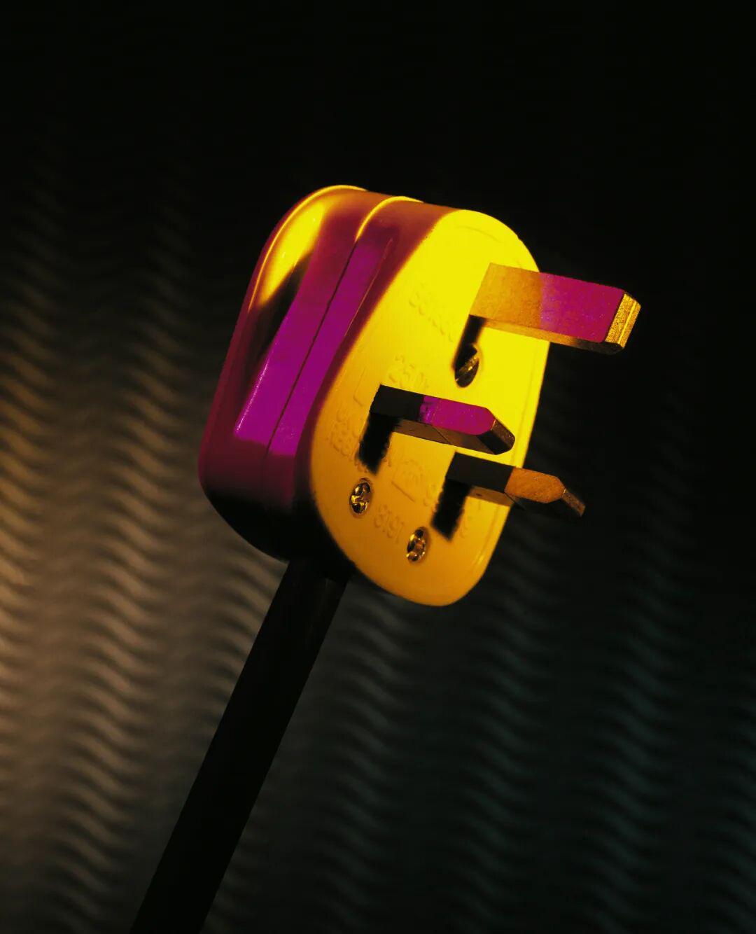 实控人又减持 公牛集团股绩“翻身仗”怎么打？