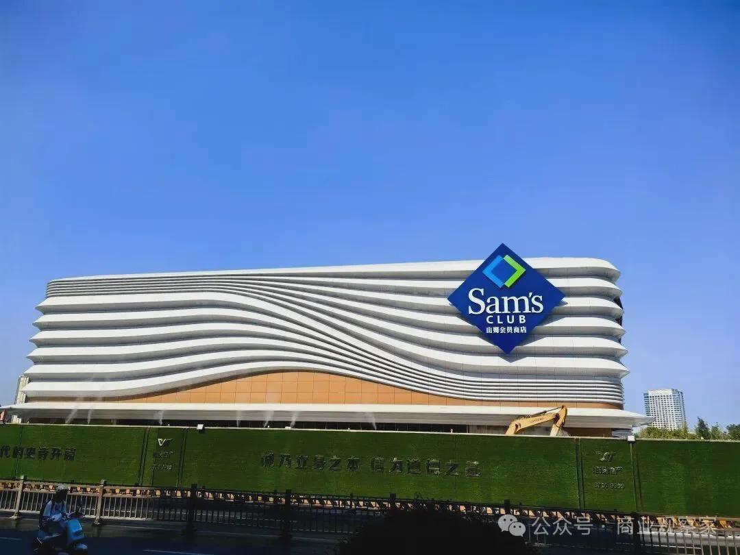 山姆中国换帅揭秘：沃尔玛CEO访华与刘鹏上任背后的战略布局