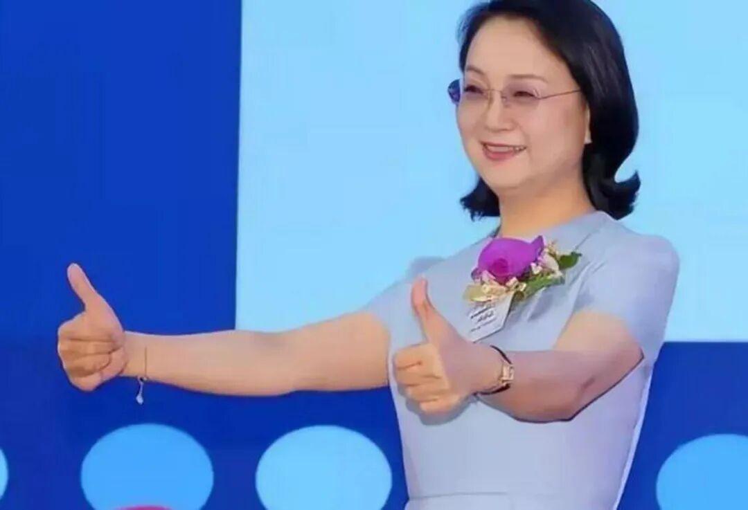 翰森制药钟慧娟登顶中国女首富，医药女王如何缔造千亿财富神话