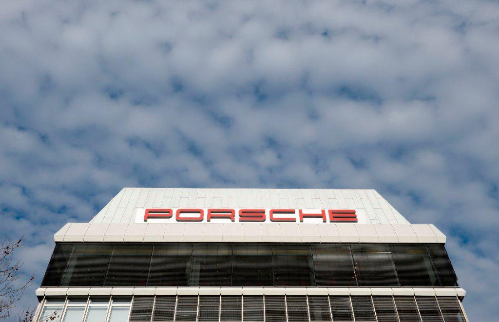 保时捷遭遇至暗时刻：利润暴跌与市场挑战