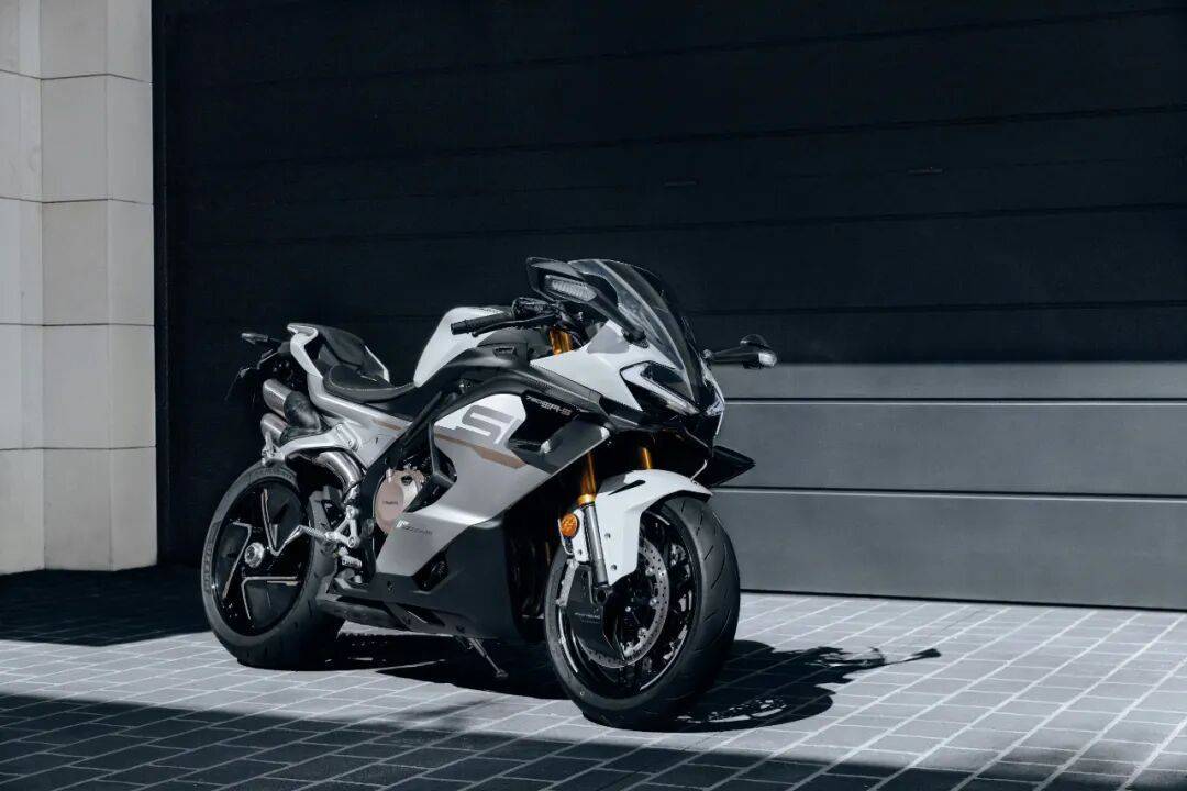 赖国贵家族抛减持计划后，市值蒸发78亿，摩托车拉不动春风动力？