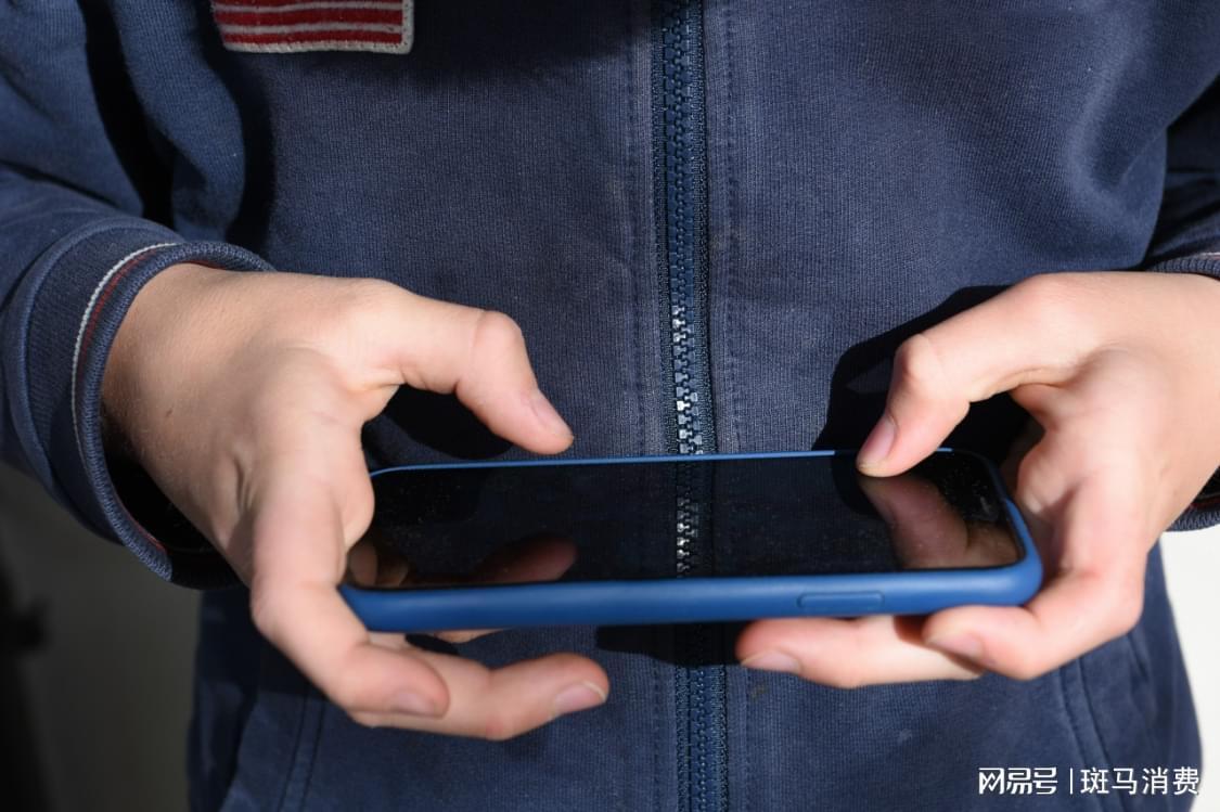 OPPO“绿线门”事件深度解析：高端化之路的挑战与用户信任危机