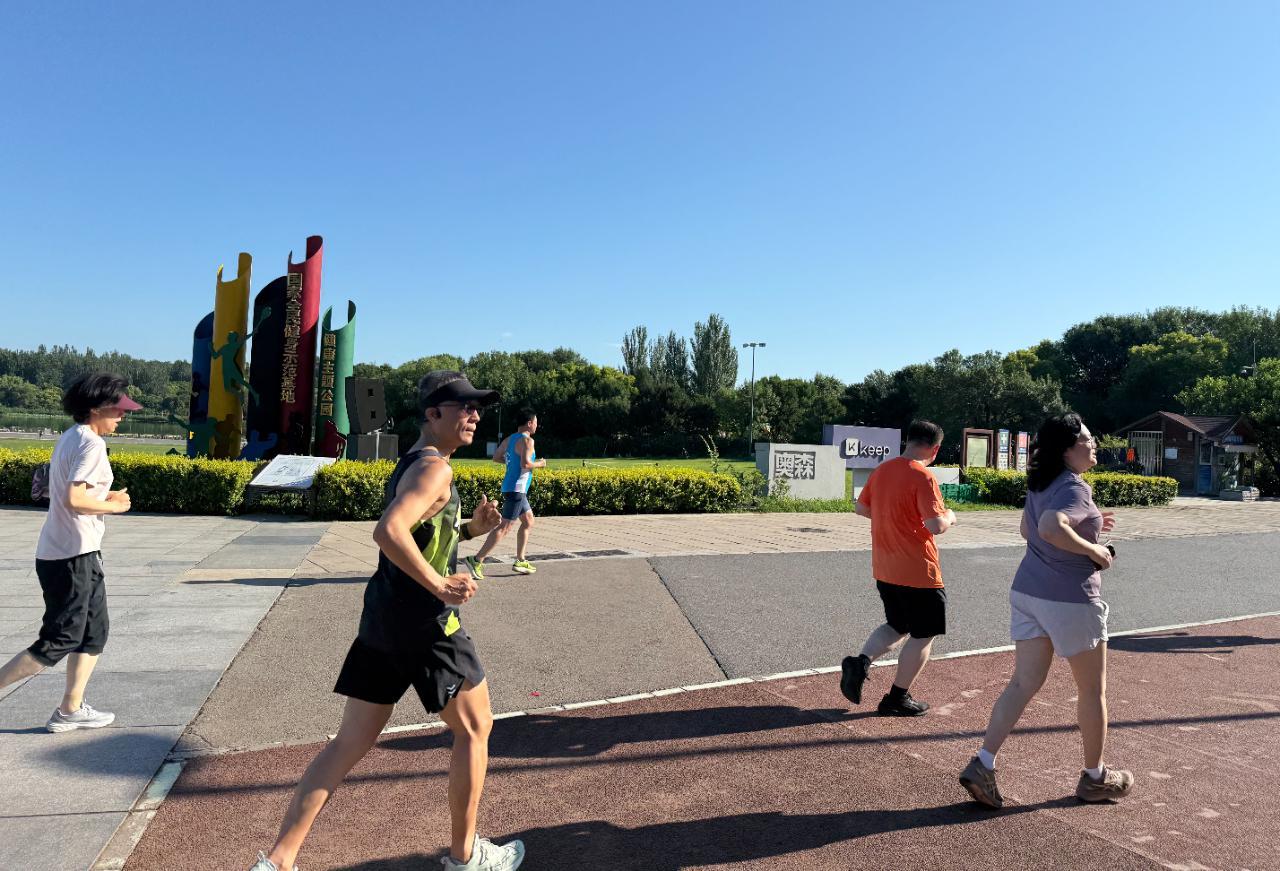 “中产丑鞋”神话遇冷？HOKA增速放缓