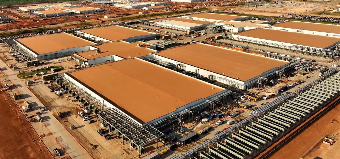 AI基建狂潮：150年后的铁路时代轮回与启示