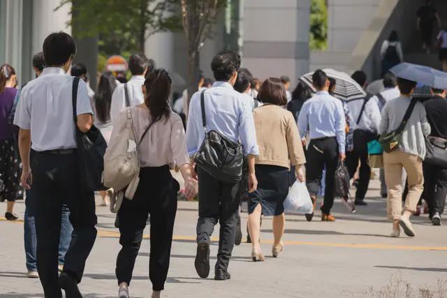 各省最低工资普涨，打工人生活能否因此改善？