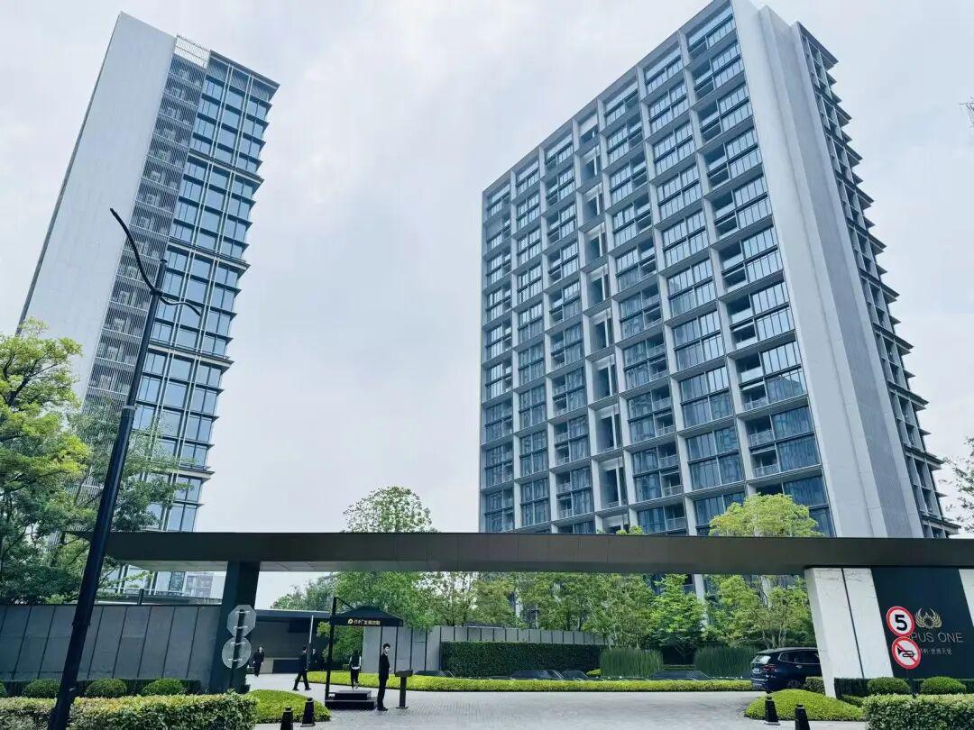 保利发展三季报亏损：行业波动下的业绩挑战