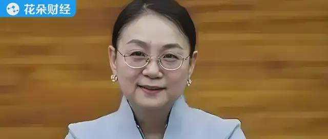 2025胡润女企业家榜：化学老师钟慧娟超越宗馥莉成中国女首富