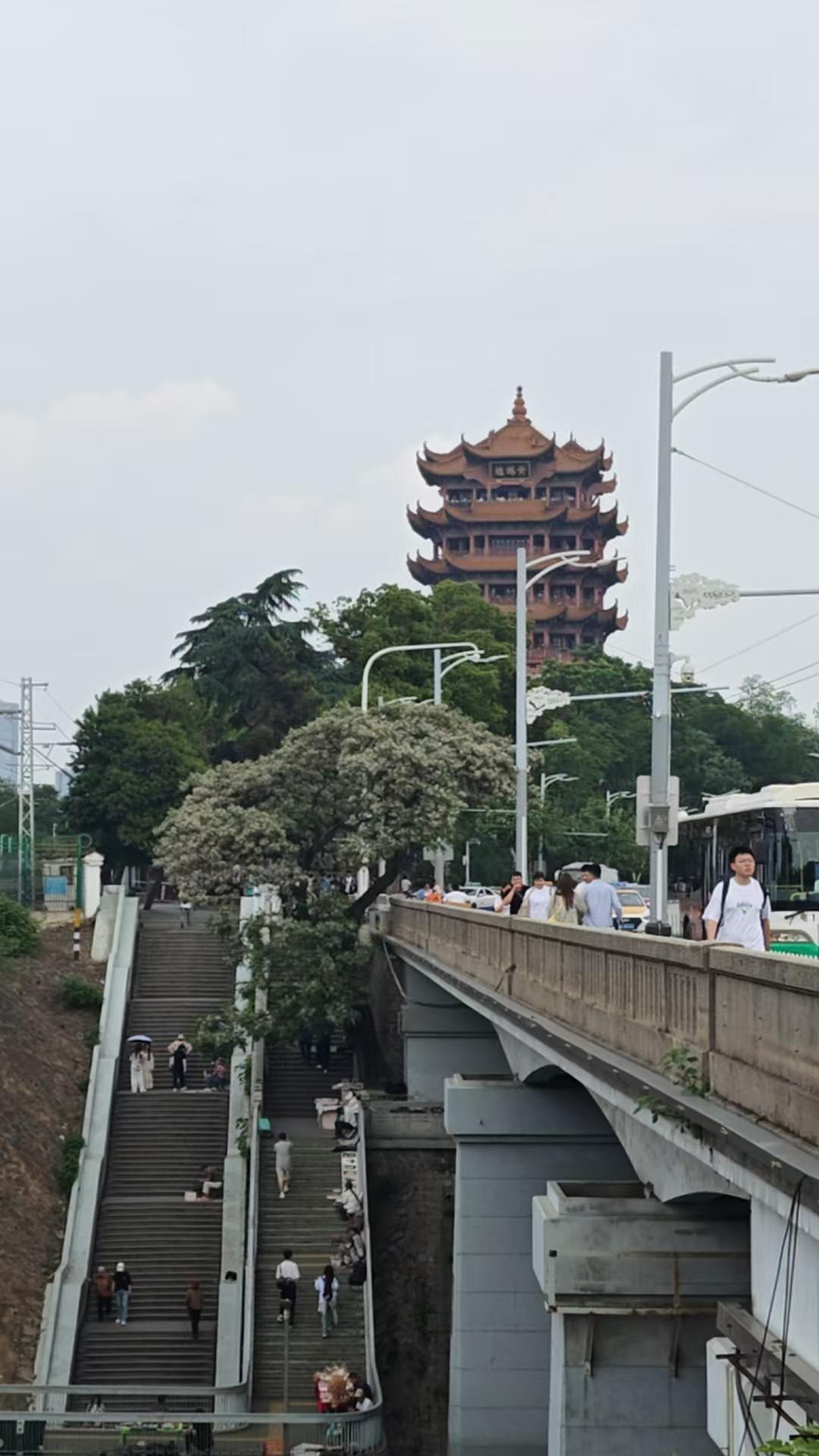 武汉：中部领跑，冲刺AI城市第一梯队