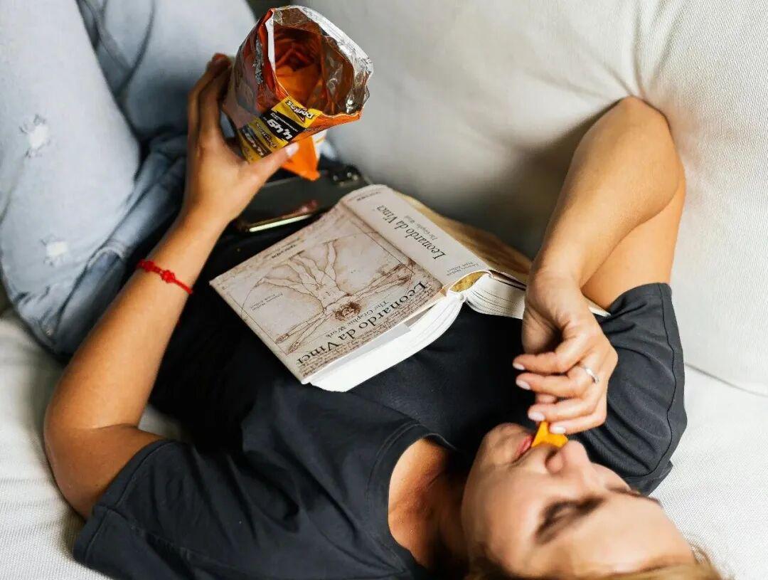 亏损1.2亿，知名零食品牌降价也卖不动了？