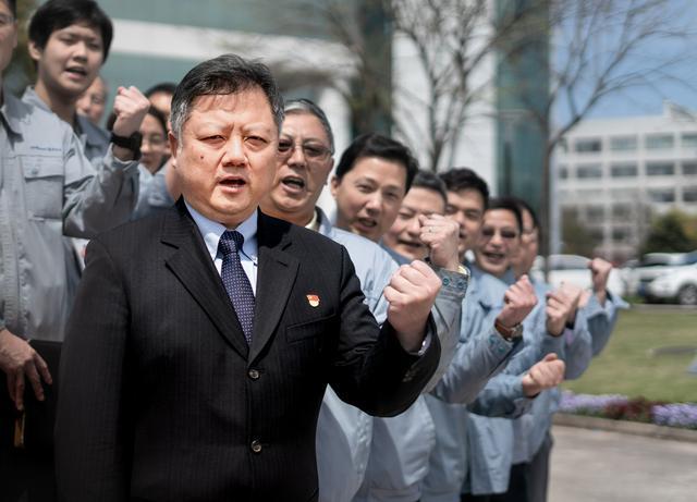 2100亿市值上海国企华虹换帅：白鹏接任董事长，人均薪酬超36万