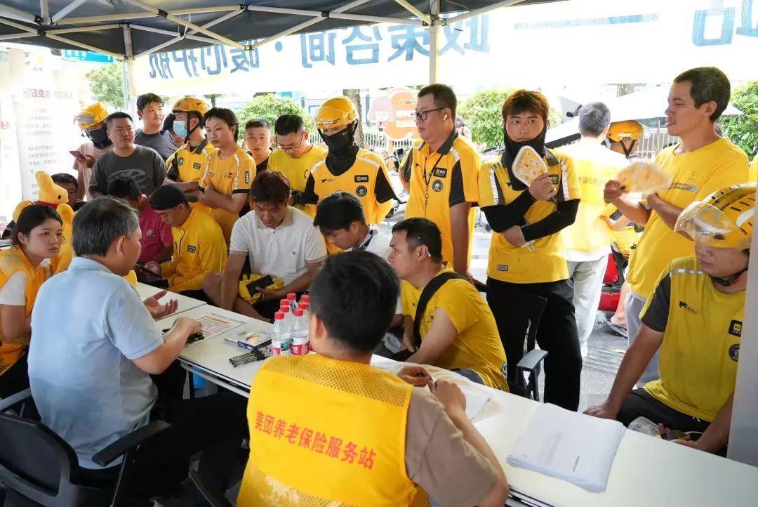 给百万骑手交社保，到底有多难？