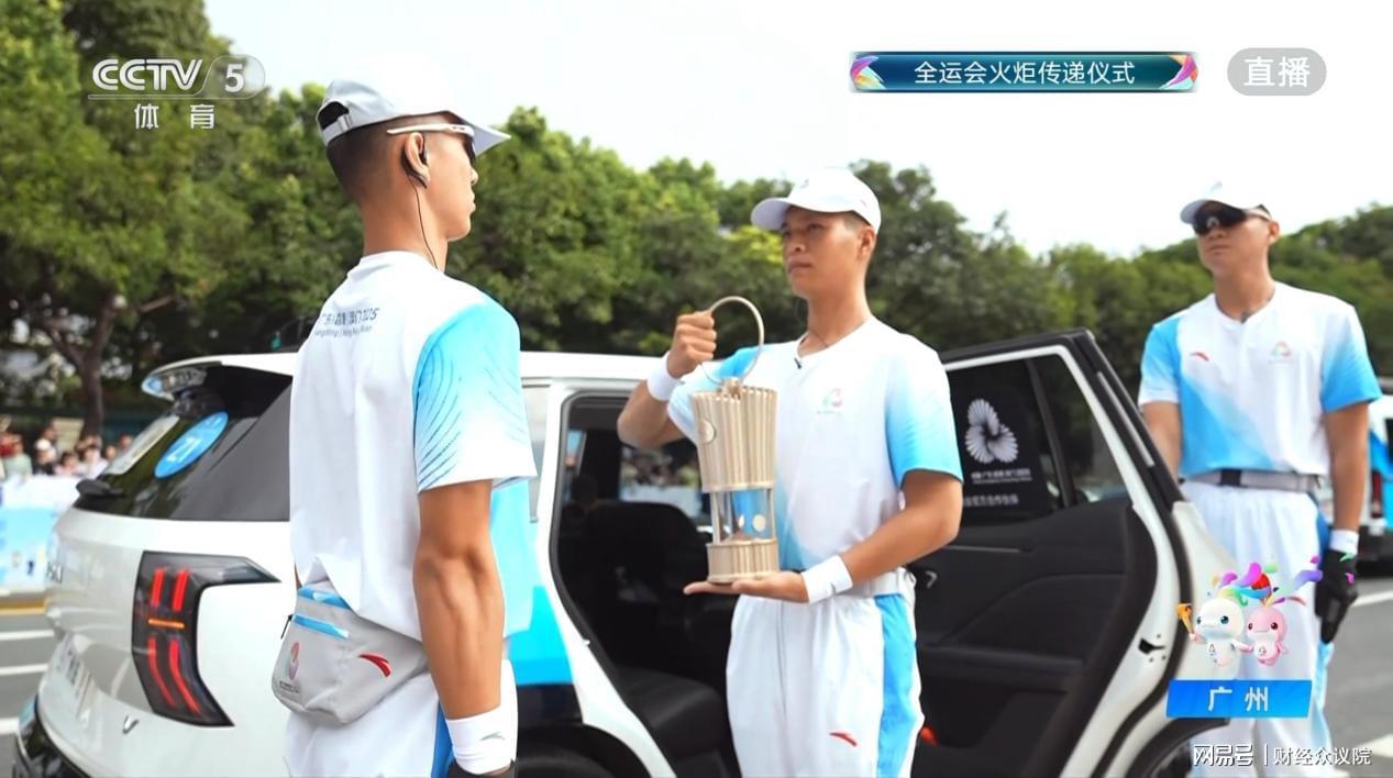 全运会历史突破：小马智行无人驾驶车首秀火炬传递