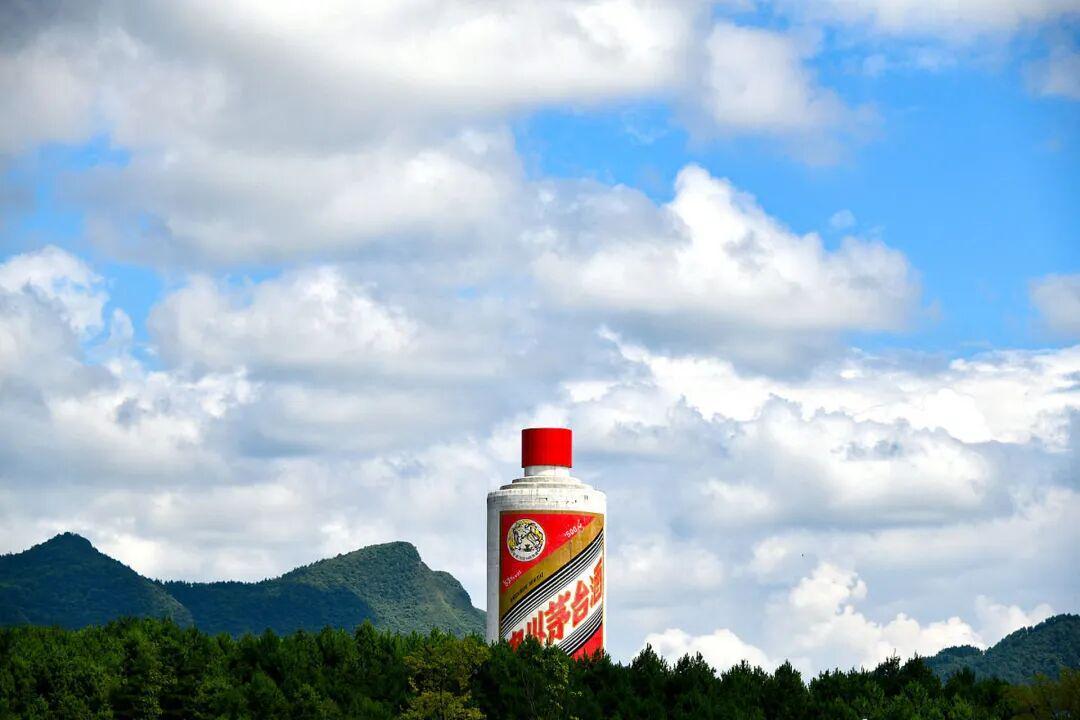 茅台三季报业绩失速：营收增速骤降，行业寒冬下的挑战与应对