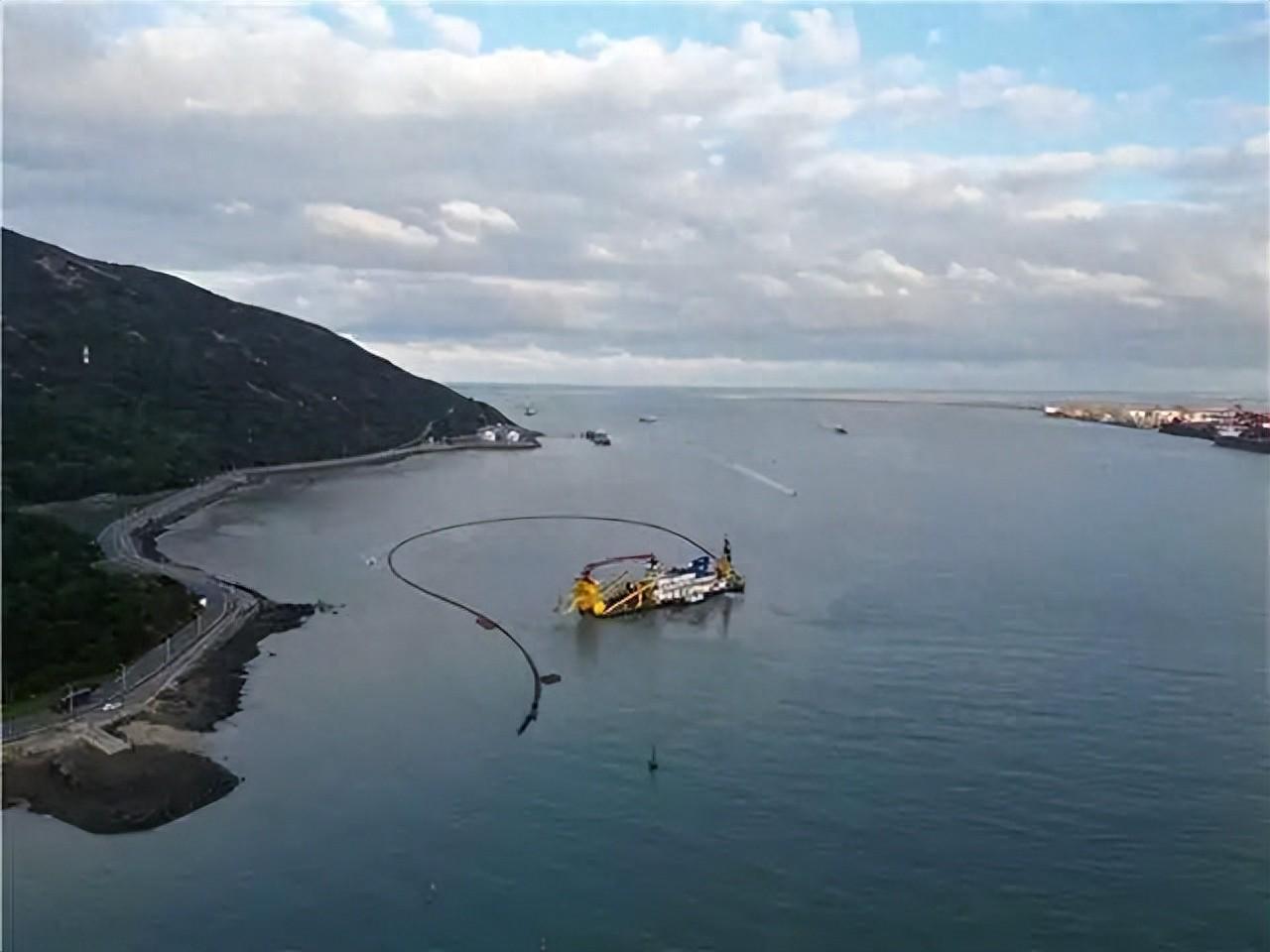 连云港港30万吨级航道：钢铁巨兽“天骅”攻坚纪实