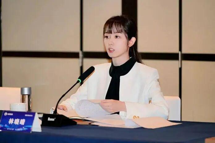 首亏后连任！95后美女董事长林晓晴与神秘父亲林俊成浮出水面