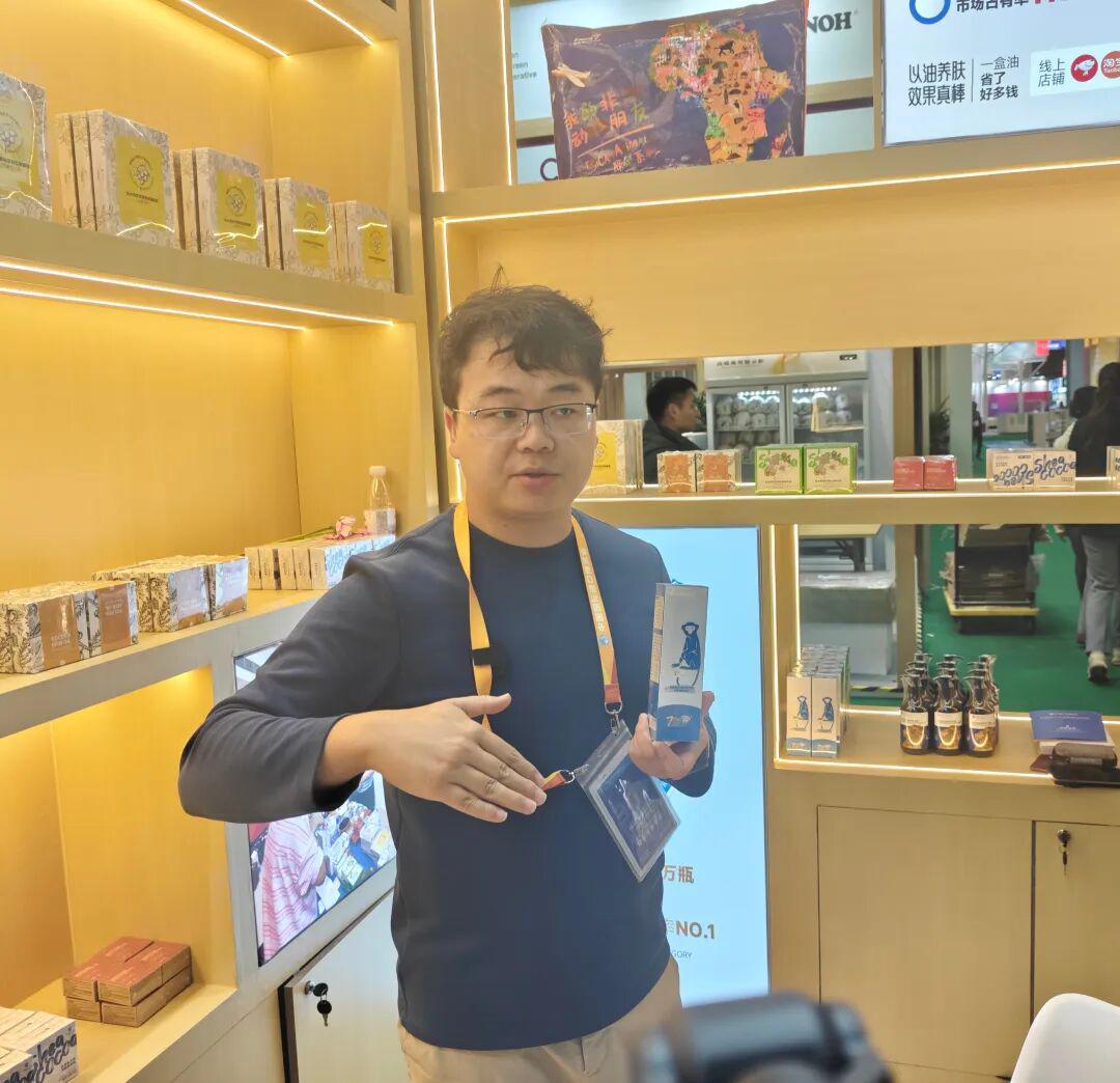 第八届进博会：交流交友中发掘全球商机