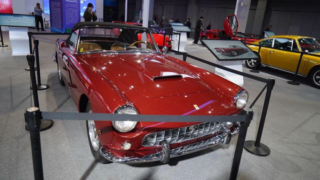 第八届进博会最贵展区：11款经典老爷车演绎汽车工业百年进化