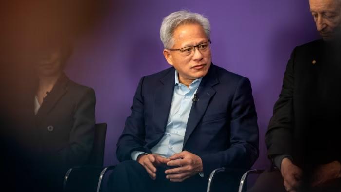 黄仁勋直言：中国AI发展或超越美国，政策与市场成关键