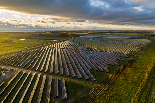 光伏产业新周期：中期聚焦储能，AI技术引领未来竞争格局