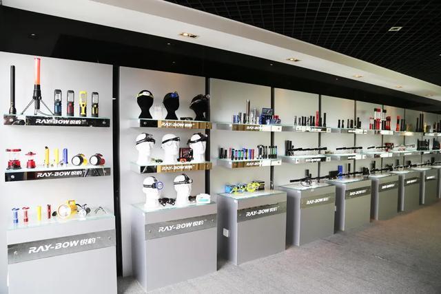 浙江小镇手电筒年销80亿，从夕阳产业逆袭全球之巅