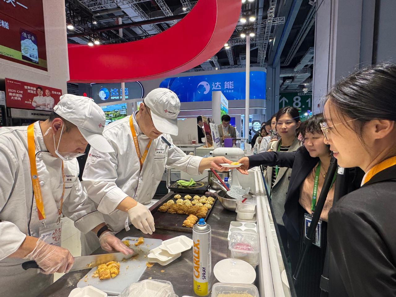 进博观察｜进博首发“新”意十足 中国经济正为世界经济注入“东方暖流”