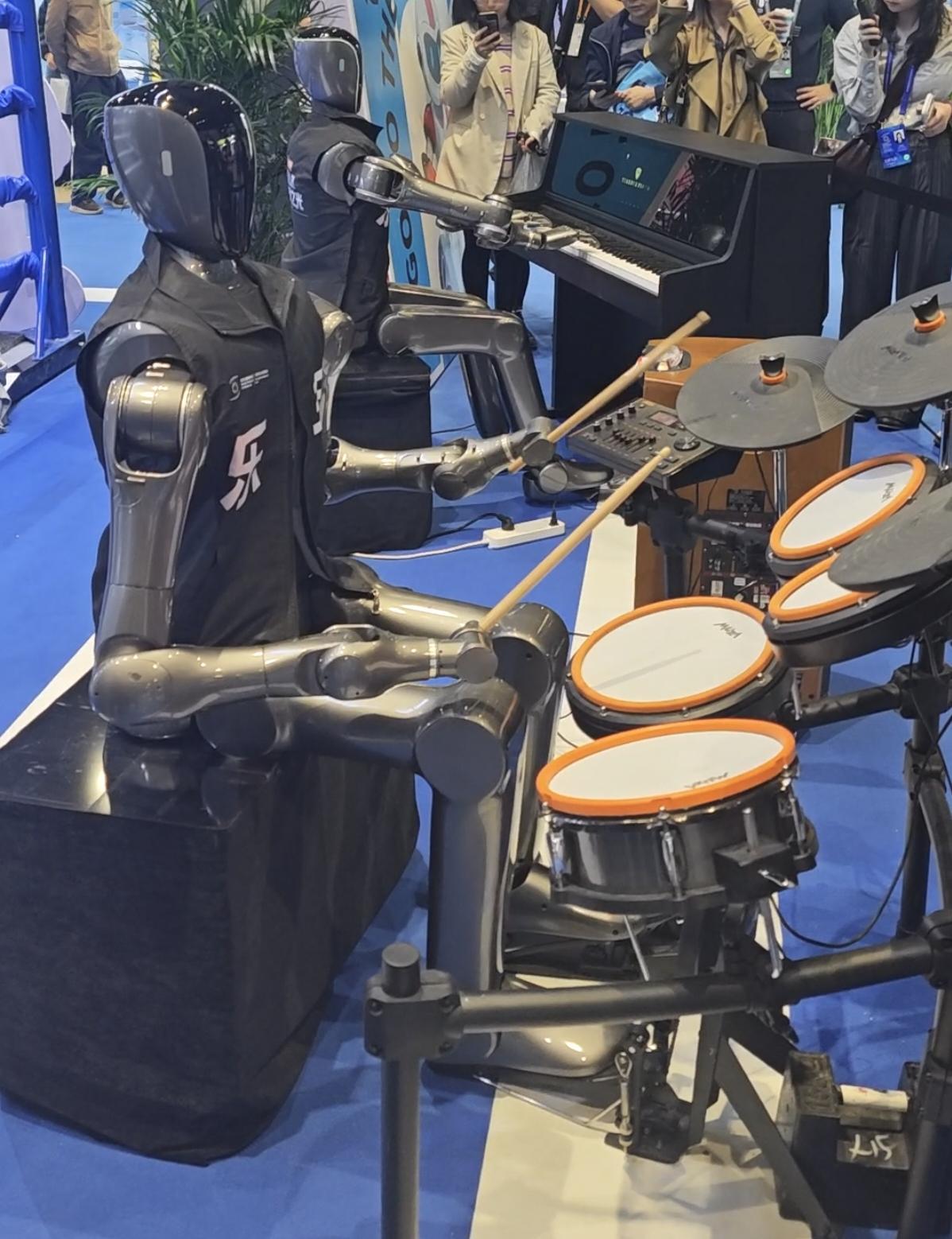 2025世界互联网大会“互联网之光”博览会启幕，千余AI产品亮相