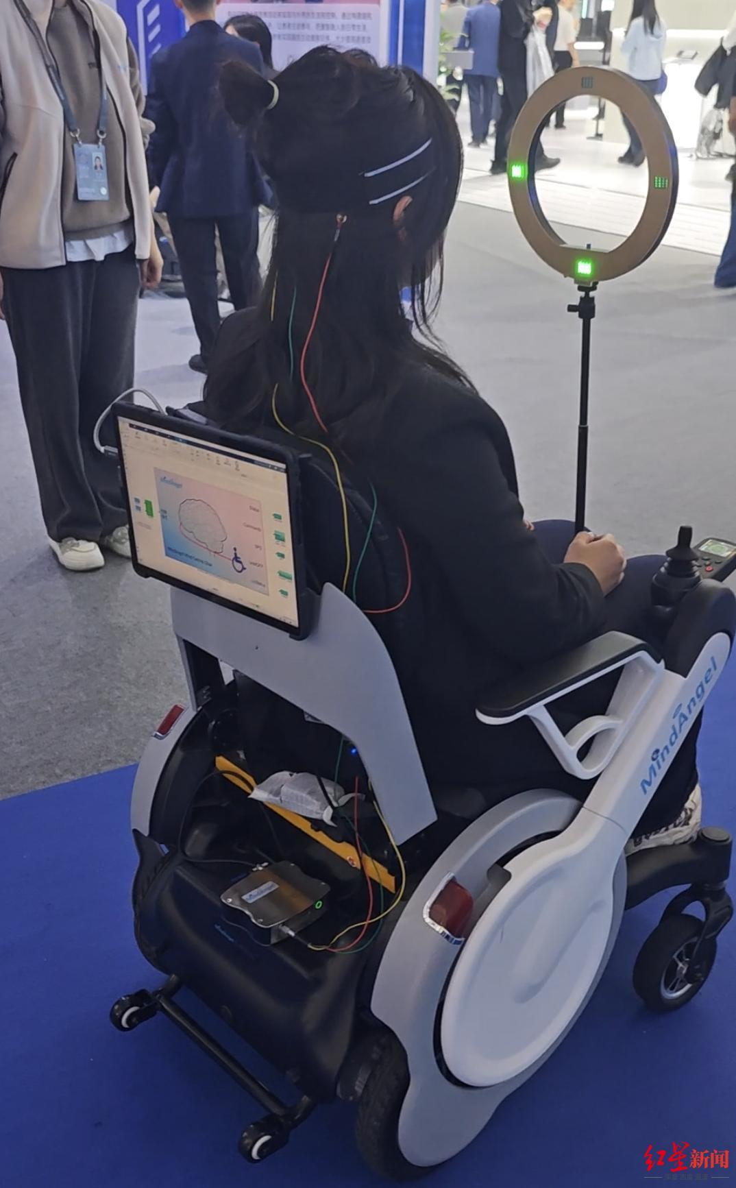 2025世界互联网大会：AI医疗康复黑科技亮相，意念控轮椅、AI理疗机器人成焦点
