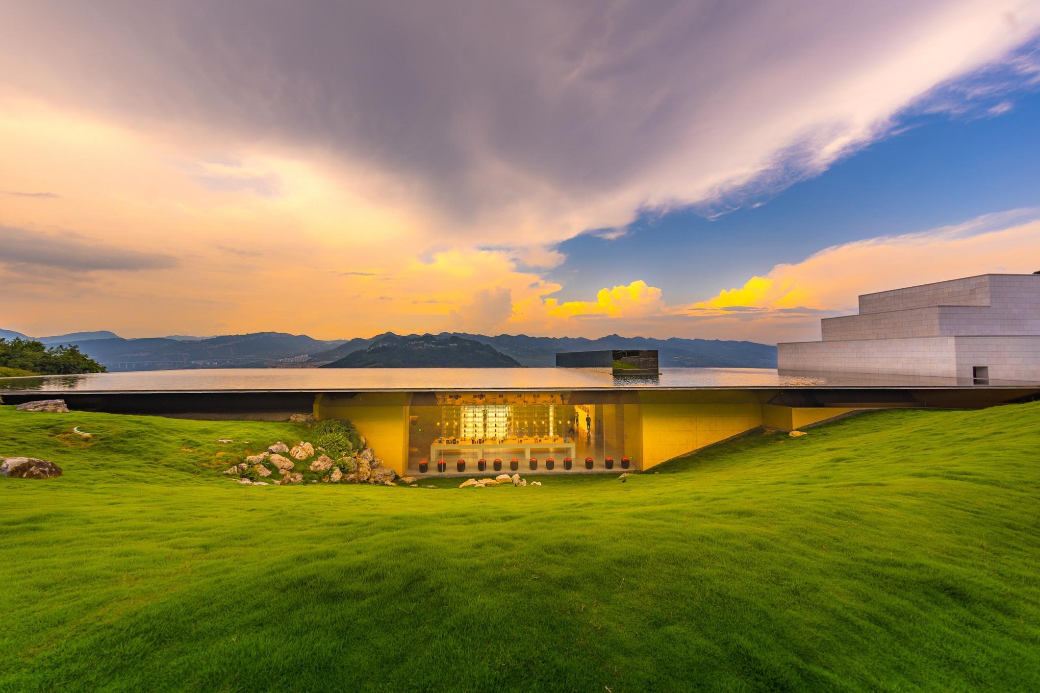 中国经典产业如何走向世界时尚舞台？政策与企业双轮驱动