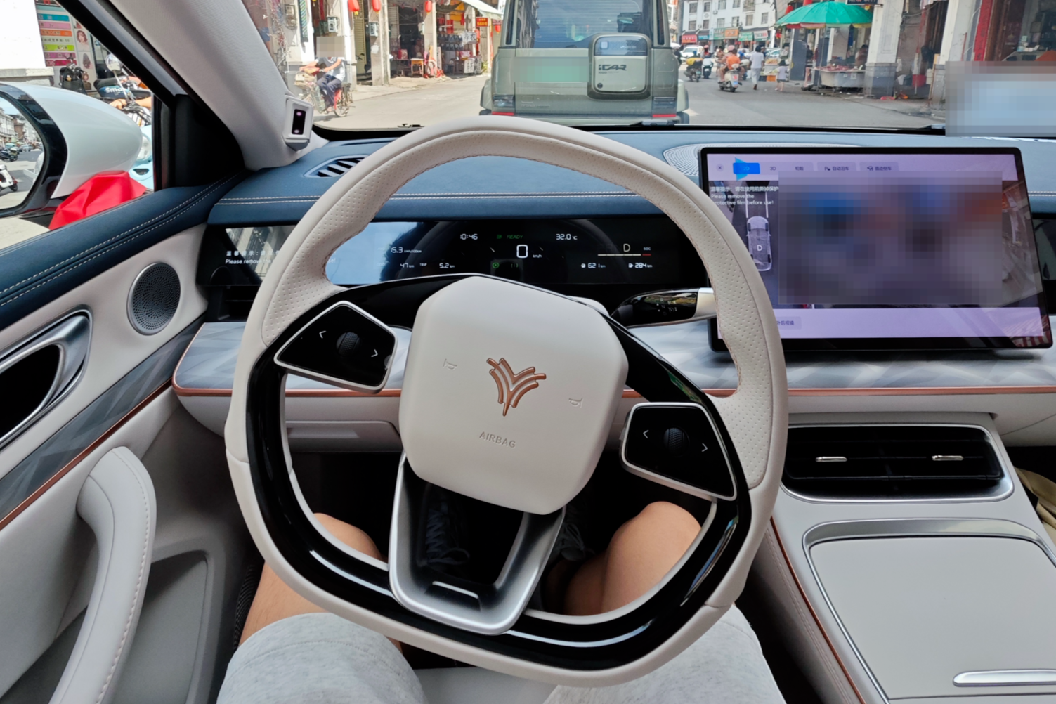 年轻人热衷抄底倒闭车企：7万入手哪吒，低价背后的利与弊