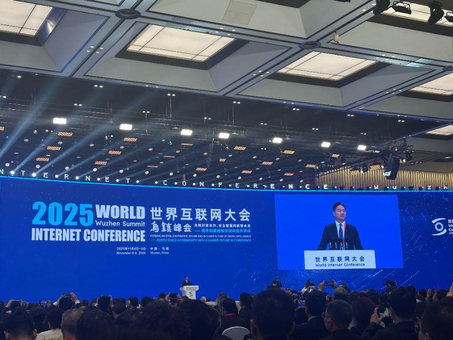 刘强东重返乌镇峰会：京东将建全球首个全无人配送站