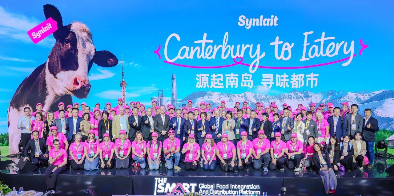 八届全勤！光明乳业携新莱特闪耀进博会，全链智联开启鲜活新篇章