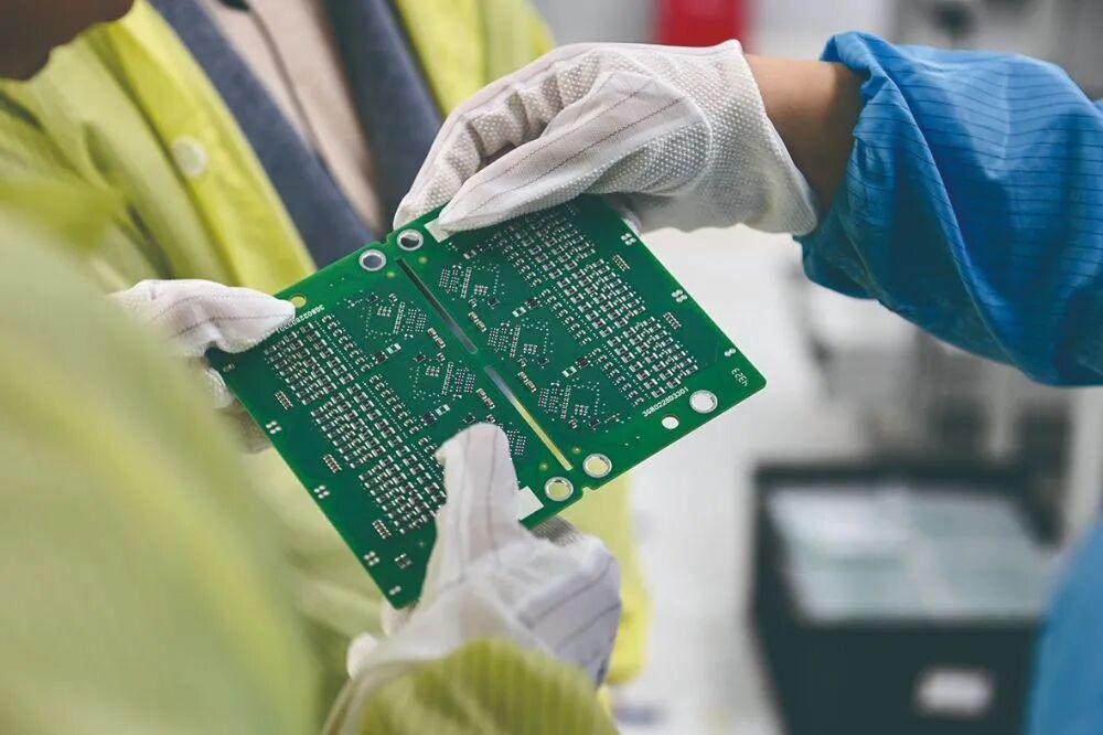 A股半导体行业并购热潮：近一年超40起，政策与产业双驱动