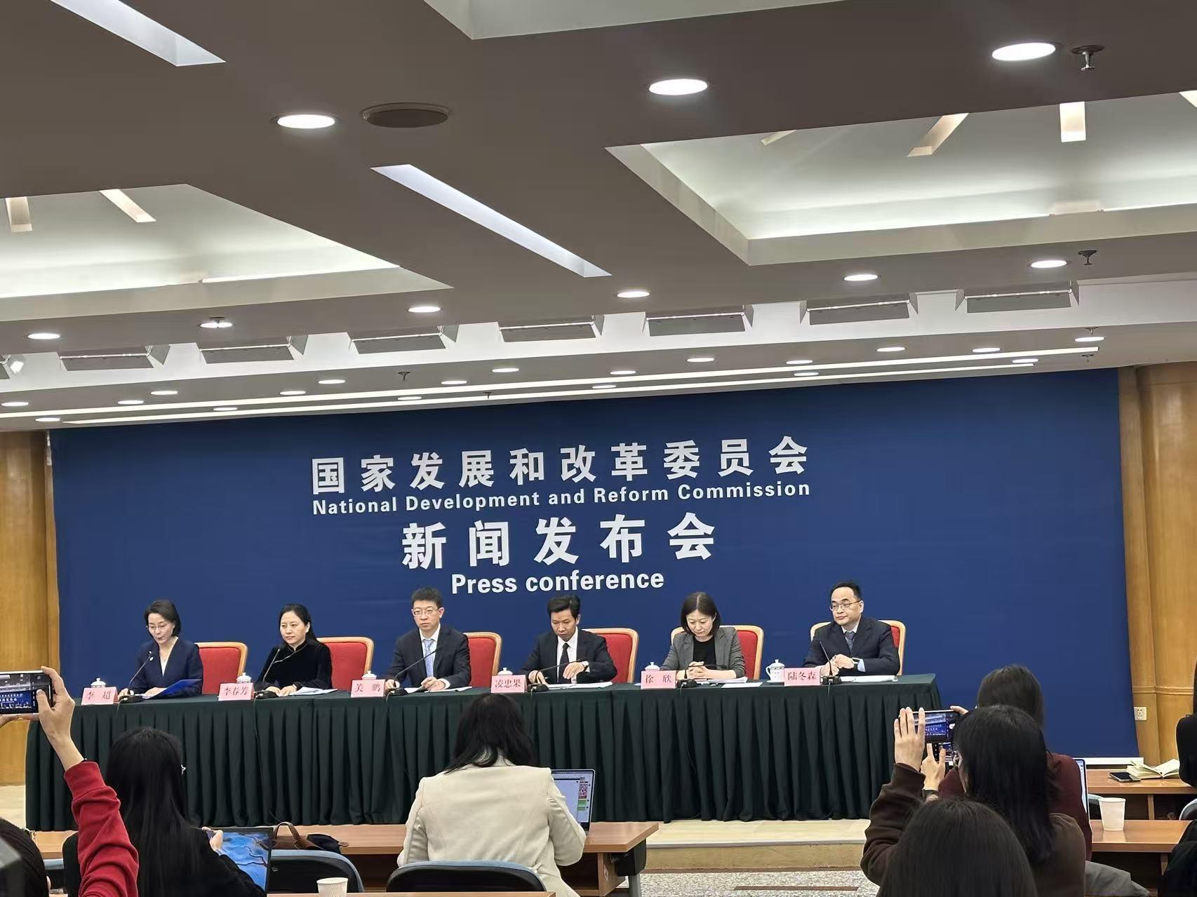 政府采购40%订单面向中小企业 大模型在3.1万个招标中查出1.9万个问题